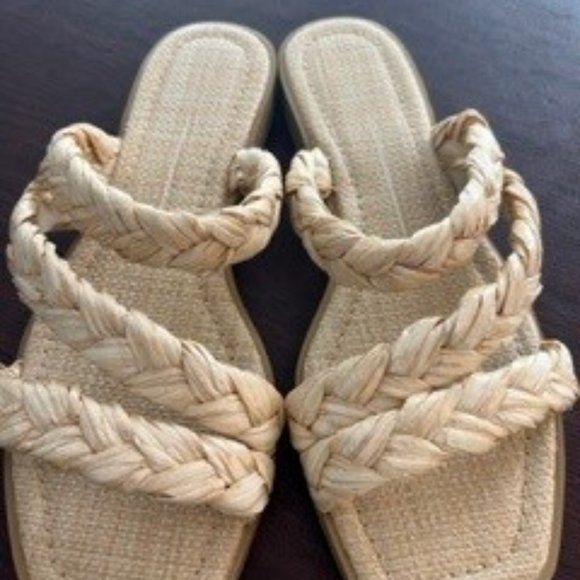 Brand: dolce vita raffia sandals   Color: natural  Size: 7.5 - Picture 3 of 4